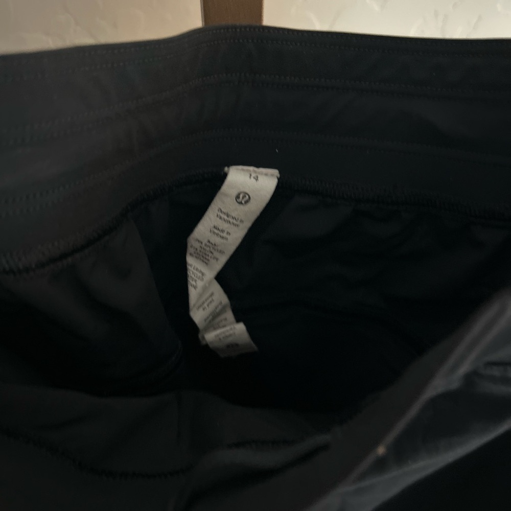 Lululemon Women’s Black Jogger Pants Size 14 Athleisure - Picture 5 of 9